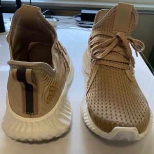 Women’s sz 8 adidas Alphabounce instinct